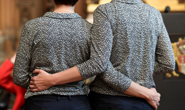 Deputados baianos votam a favor do fim do casamento homoafetivo no Brasil