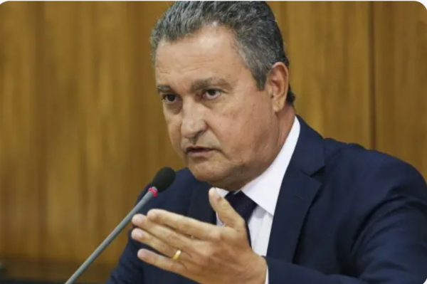 Deputados enviam ofício pedindo a demissão de Rui Costa ao presidente Lula