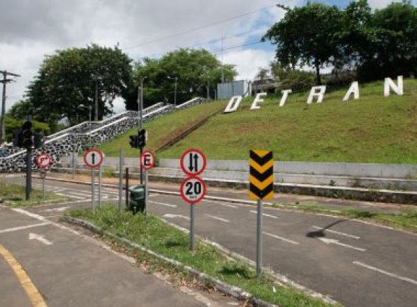 Detran suspende atendimentos nesta segunda