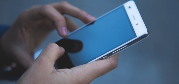 Dois celulares são roubados ou furtados por minuto no Brasil, diz levantamento