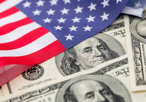 Dólar recua com expectativa de corte de juros nos EUA e Ibovespa dispara