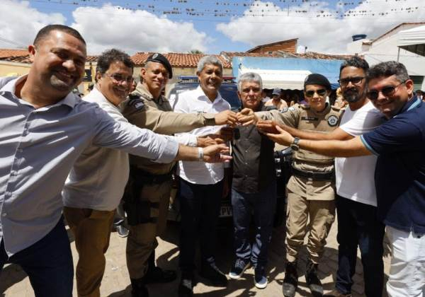 Em Caém, Jerônimo Rodrigues entrega melhorias e anuncia investimentos