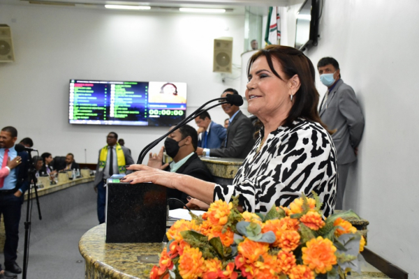 Em eleição de chapa única, Eremita será primeira mulher a presidir a Câmara de Feira de Santana