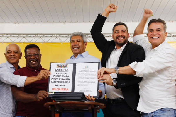 Em Ibiquera, governador entrega equipamentos para a saúde e participa de tradicional vaquejada