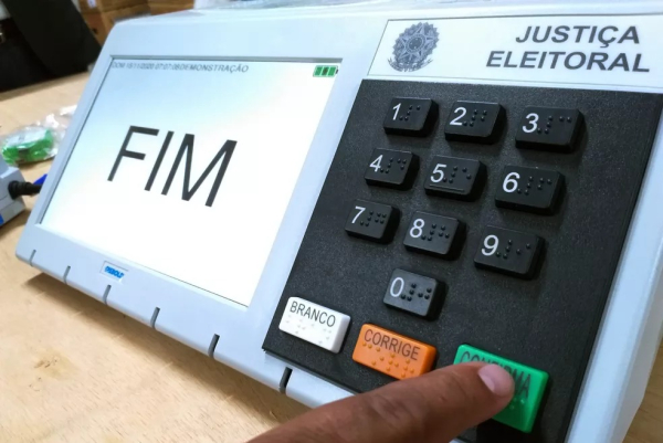 EM QUEM VOTAR ?   Dom Itamar Vian Arcebispo Emérito 