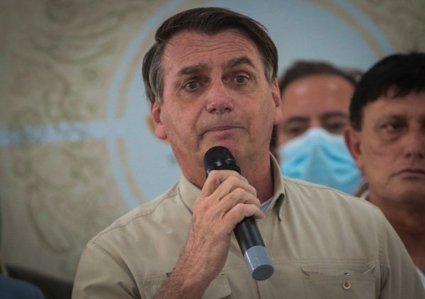 Em crítica a governadores, Bolsonaro diz que Brasil precisa de ‘novo grito de independência’