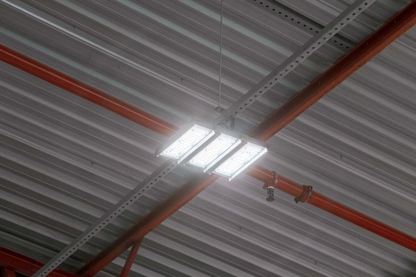 Entenda os benefícios de luminárias LED industriais