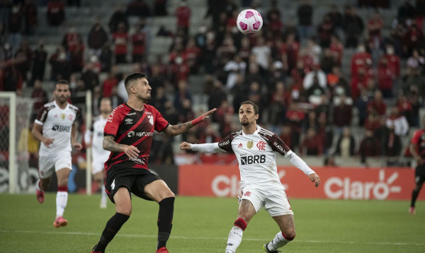 Flamengo arranca empate com Athletico-PR na Arena da Baixada