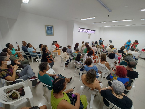 Escritora Mabel Velloso recebe homenagem pelos seus 90 anos na Biblioteca Juracy Magalhães Júnior, em Salvador