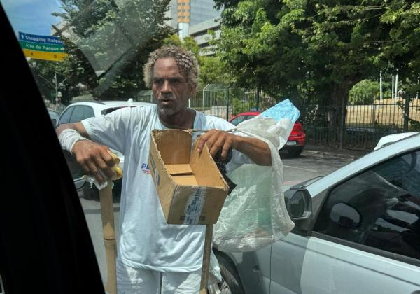Falso mendigo agride mulheres no semáforo do Parque da Cidade