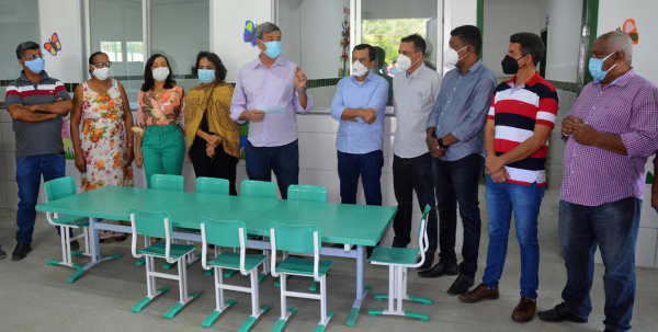 Feira: Com reforma e ampliação, prefeito entrega em Jaguara escola que foi construída pelo pai Colbert Martins