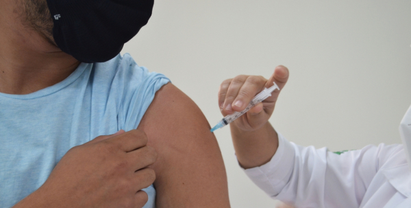 Feira de Santana supera a marca de 400 mil vacinados com a primeira dose