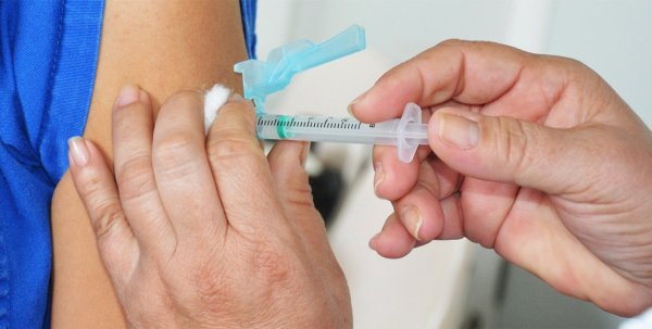 Feira: Jovens entre 12 e 17 anos serão vacinados contra a Covid, neste sábado, na UEFS