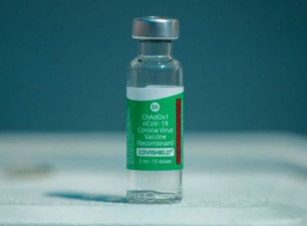 Fiocruz recebe novo lote de IFA para fabricar mais 5,3 milhões de doses de vacina