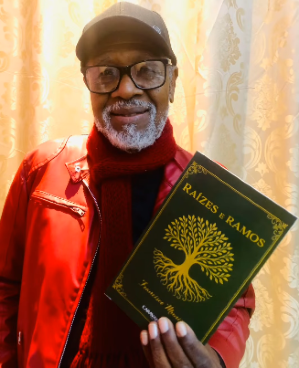 Francisco Muniz realiza sonho e se lança como escritor com o livro Raízes e Ramos