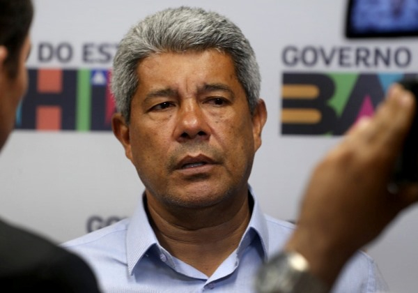Governador garante pagamento do piso nacional dos professores no estado