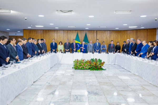 Governo anuncia R? 150 milhões para combate à violência nas escolas
