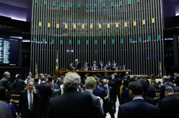 Governo Lula derrotado e oposição fortalecida: o saldo das comissões na Câmara