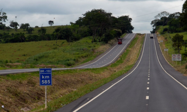 Governo lança programa de cobertura FM em rodovias federais