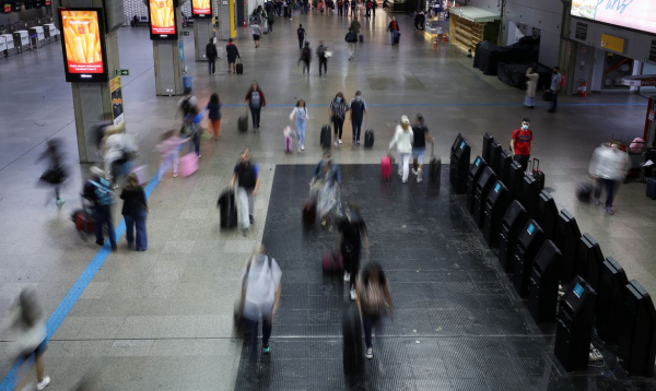 Greve da aviação deixa 113 voos atrasados nos aeroportos de São Paulo 