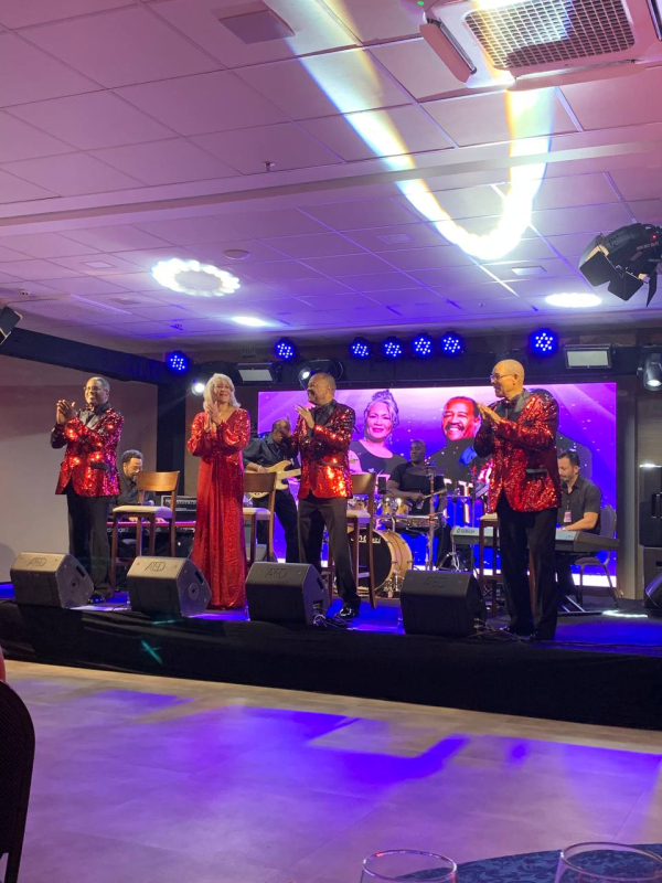 Grupo norte-americano se apresenta no NH Feira de Santana e impressiona o público