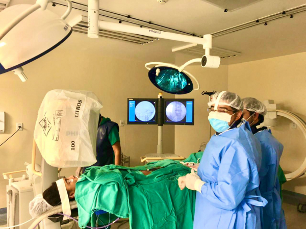 HEC realiza cirurgia inédita para correção de malformação arteriovenosa intracraniana de paciente