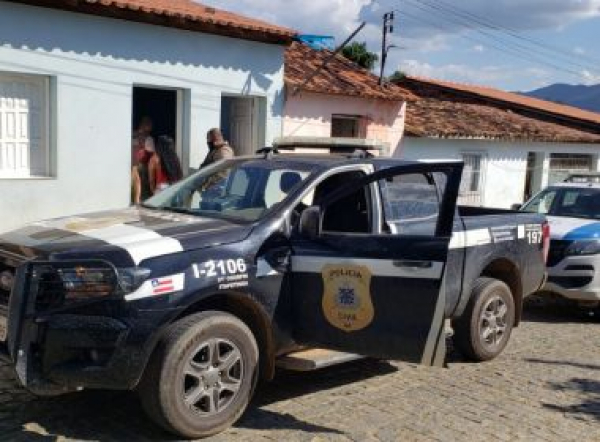 Ibicuí: Operação prende mulher e encontra pistolas, espingardas e munições