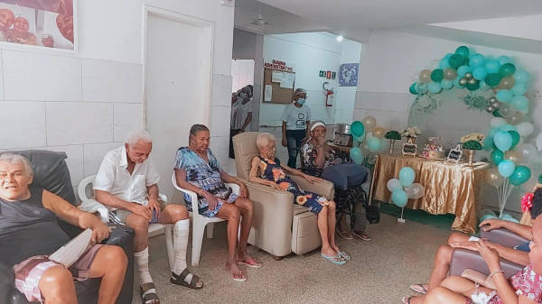 Idosos do Lar Irmã Lourdes são homenageados no Dia dos Avós