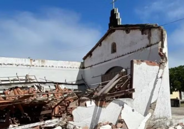 Igreja desaba em povoado de município baiano