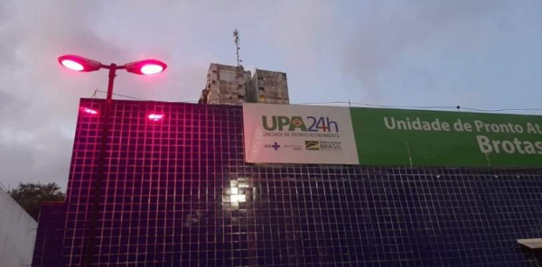 INTS ilumina fachadas de unidades de saúde em Salvador e Feira em prol do Outubro Rosa