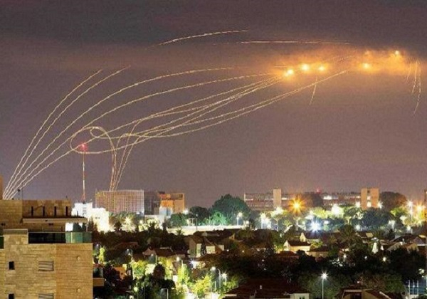 Israel lança centenas de bombas contra 