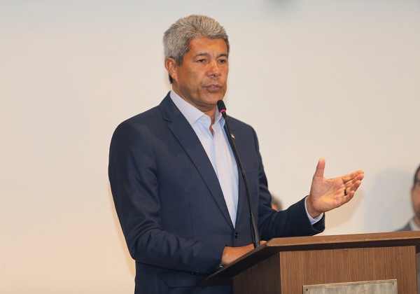 Jerônimo anuncia antecipação de salário do funcionalismo em função do Dia do Servidor