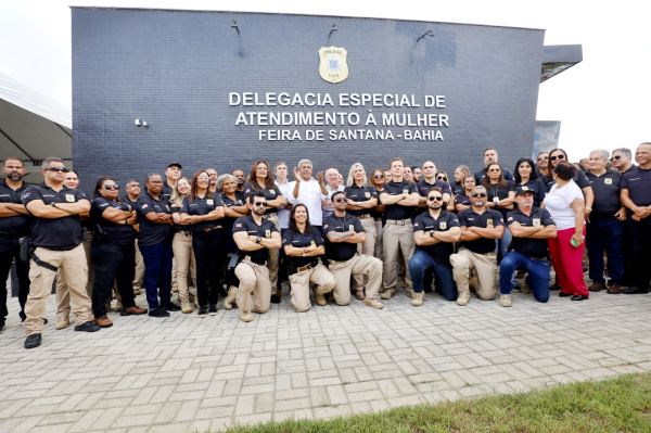 Jerônimo Rodrigues inaugura DEAM em Feira de Santana e entrega 55 viaturas para a Polícia Militar