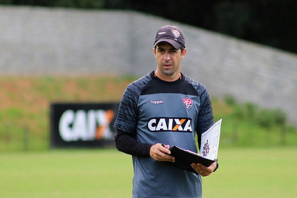 João Burse é o novo técnico do Vitória