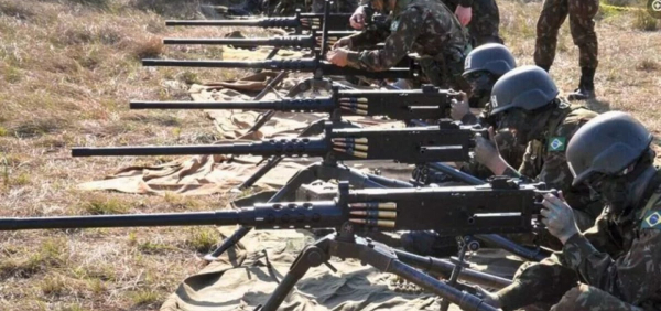 Justiça Militar torna réus 4 militares e 4 civis pelo furto de metralhadoras em São Paulo