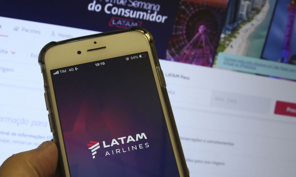 Latam suspende 21 voos nacionais devido ao aumento dos combustíveis