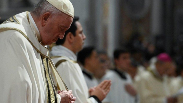 Lembrem-se da guerra e dos pobres, diz papa na véspera de Natal