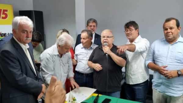 Lúcio Vieira Lima anuncia que MDB ficará com Humberto Cedraz