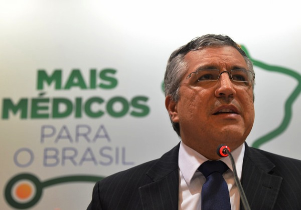 Lula apresenta melhora, mas só deve ter agendas internas, diz Padilha
