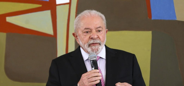 Lula diz que conceito de democracia varia para cada pessoa e que Venezuela tem mais eleições que Brasil