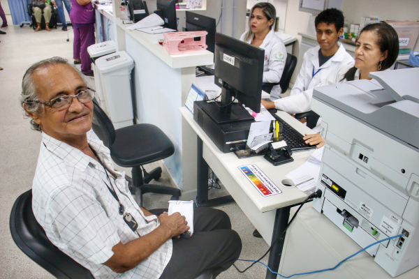 Em congresso no RJ, Sesab apresenta pioneirismo do Cimeb como unidade do SUS que une consultório farmacêutico e polo infusional