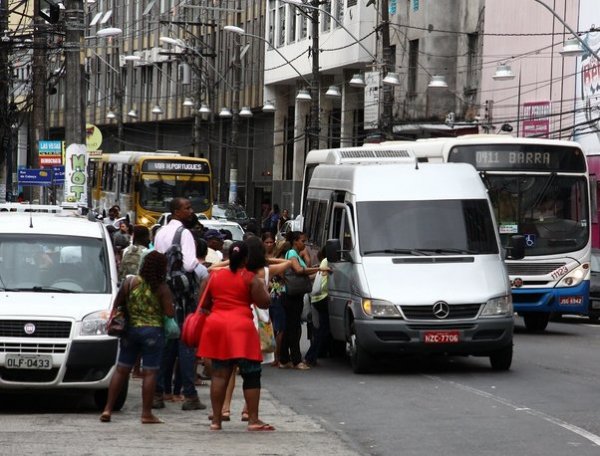 Manifestação no Ministério Público cobra agilidade do órgão em processo contra transporte clandestino.