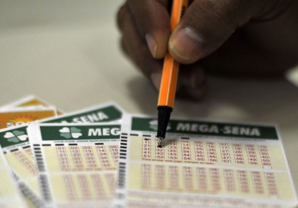 Mega-Sena acumula e deve pagar R$ 200 milhões no próximo sorteio