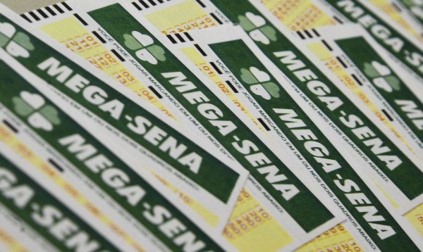 Mega-Sena acumula e pagará R$ 52 milhões no dia 15