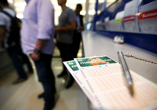 Mega-Sena acumula novamente e pode pagar bolada de R$ 95 milhões no sábado (3)