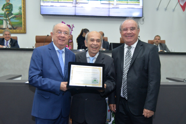 Memórias do jornalismo feirense marcam a trajetória de Levi Vasconcelos, agora oficialmente filho da terra