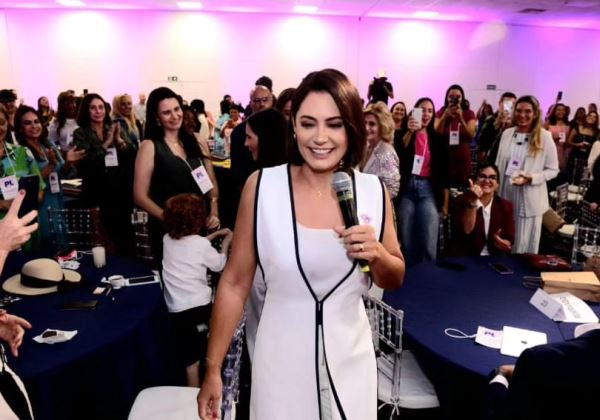 Michelle recebe Comenda 2 de Julho neste sábado (9), em evento com a presença de Bolsonaro