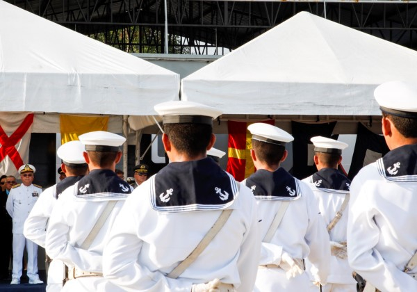 Militar preso por beijar na boca será indenizado em R$ 90 mil