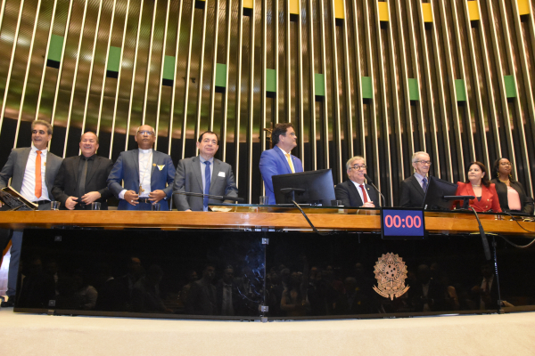 Missão Brasília: Presidente da CDL pede impostos justos e apoio para geração de emprego e renda em Sessão Especial pelos 190 anos de Feira de Santana