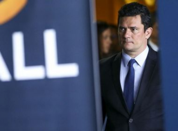 Moro diz que mensagens hackeadas foram usadas para anular condenações de corrupção